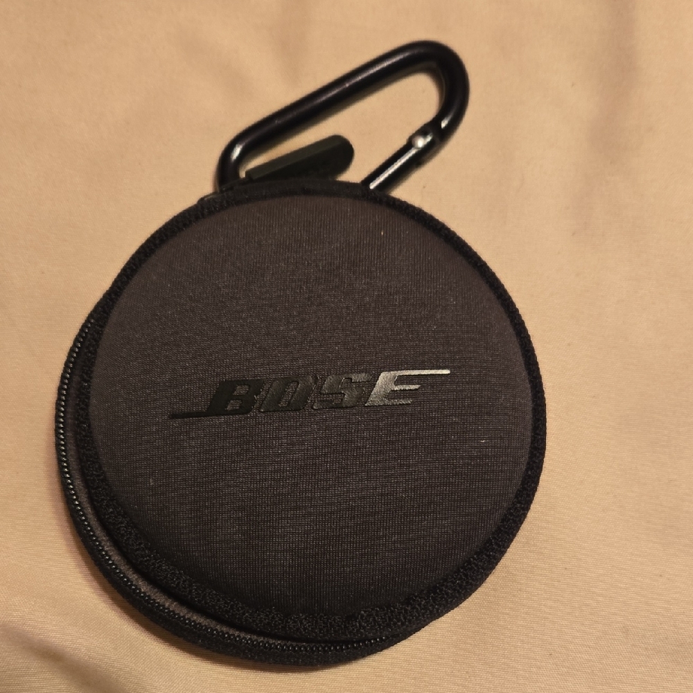 Bose Black Circular Case with Clip